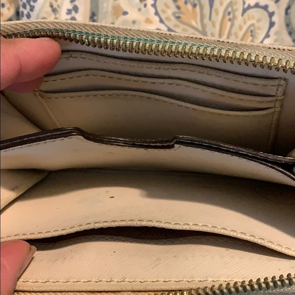 Michael Kors Wallet. Wear and tear - Picture 2 of 2